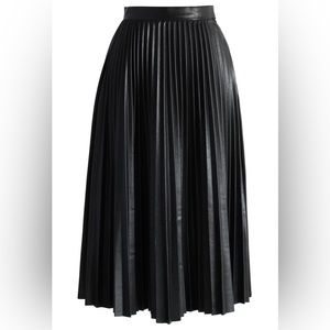 🦇 PLEATED FAUX LEATHER SKIRT
